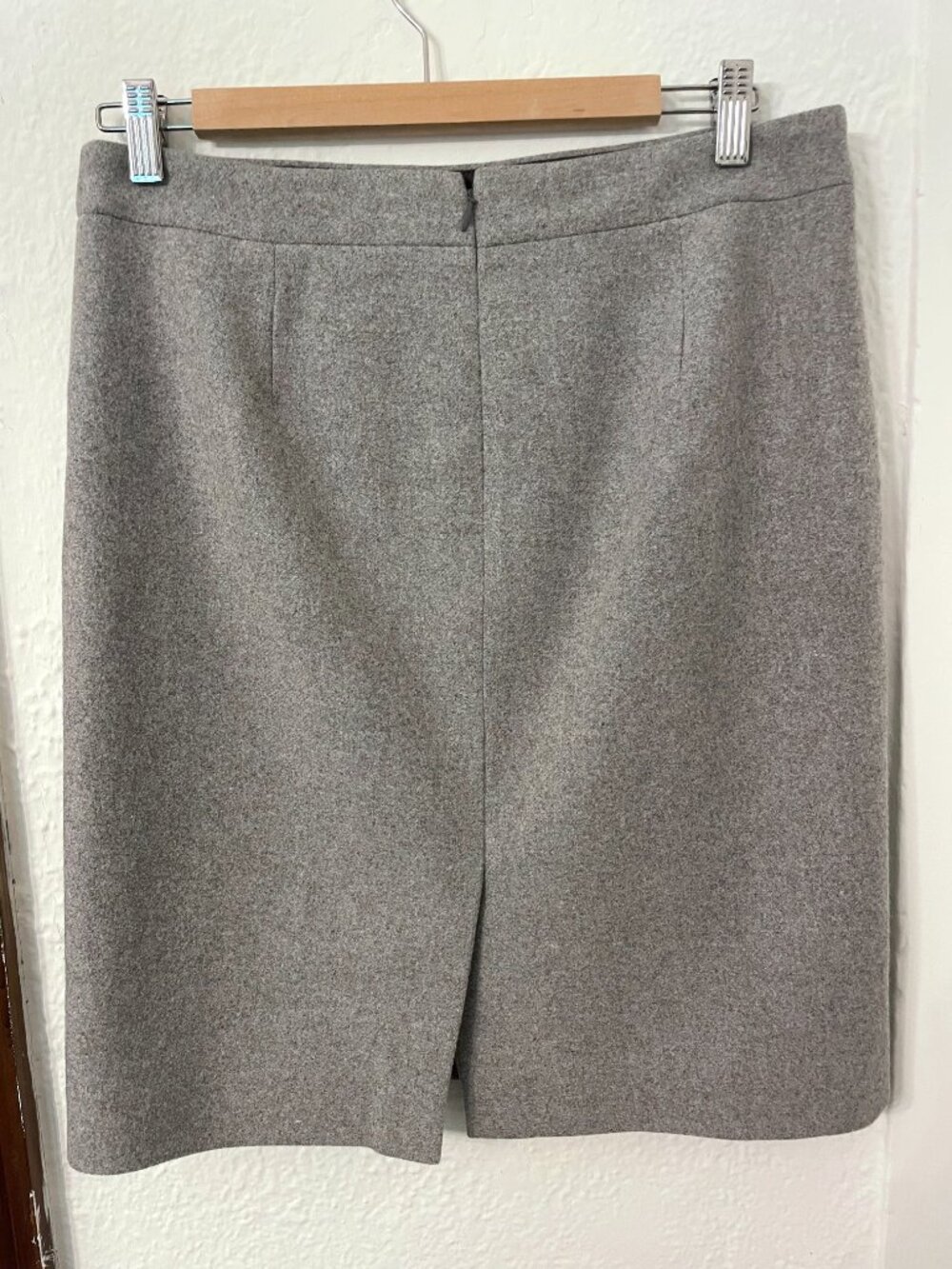 J.Crew Gray Wool Pencil Skirt w/ Rear Slit, Sz 6, Classic Office Siren - Picture 5 of 14
